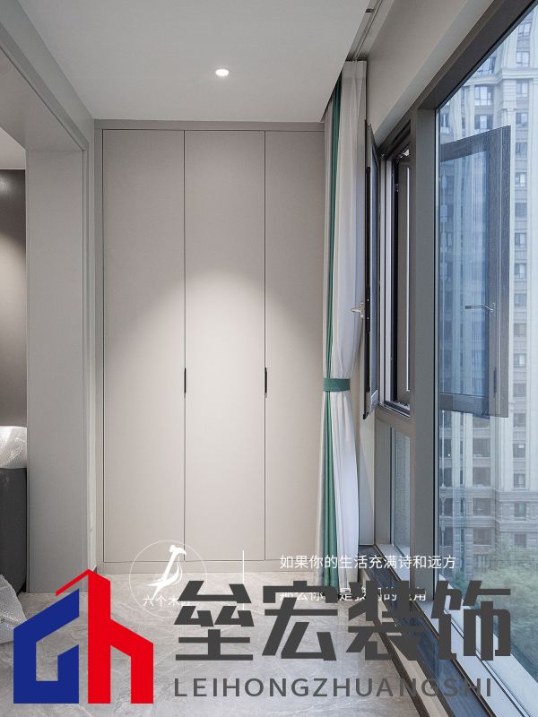 103㎡三居室一門到頂?shù)囊鹿裨O(shè)計(jì)，簡約又溫馨