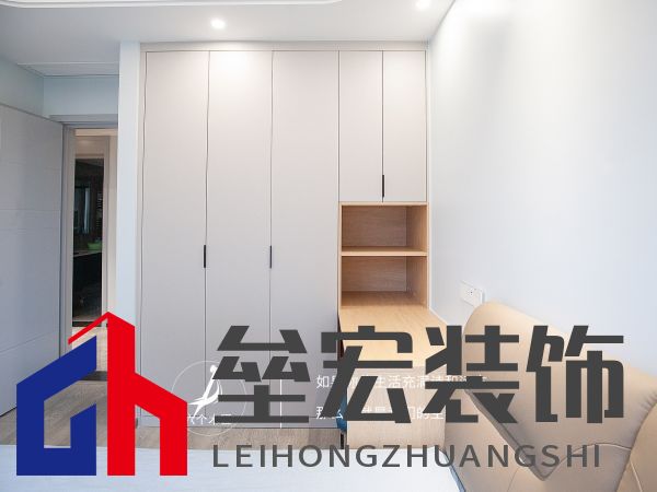 103㎡三居室一門到頂?shù)囊鹿裨O(shè)計(jì)，簡約又溫馨