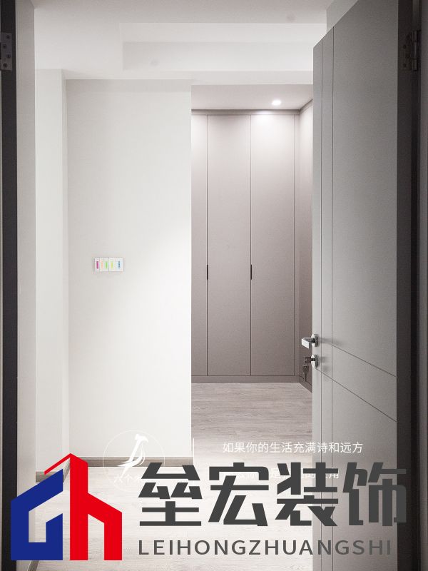 103㎡三居室一門到頂?shù)囊鹿裨O(shè)計(jì)，簡約又溫馨