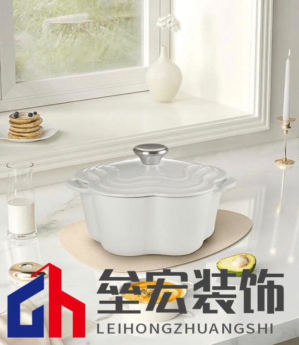 酷彩LE CREUSET鑄鐵鍋京東獨(dú)家首發(fā)！下單即贈(zèng)價(jià)值百元鍋鏟座